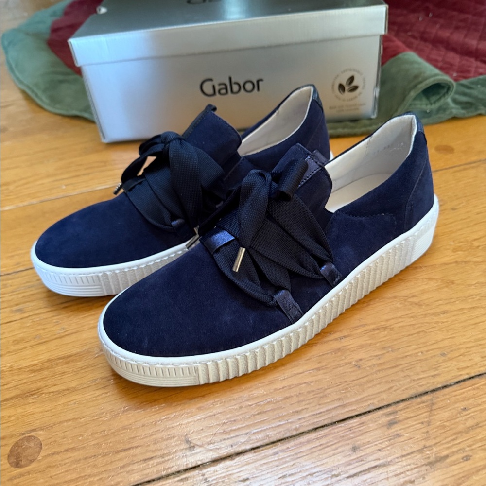 NWT Suede Gabor Shoes